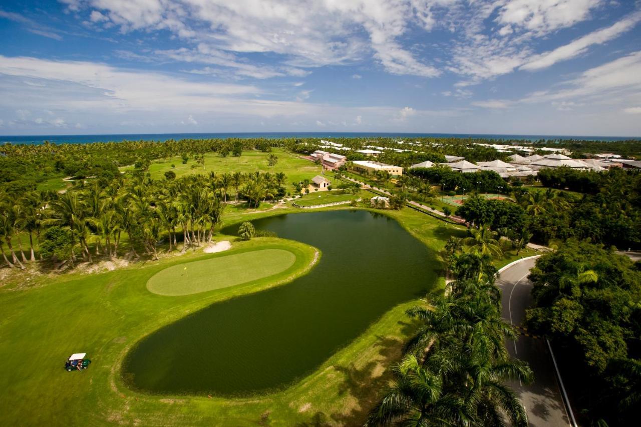 Catalonia Royal Bavaro (Adults Only) Πούντα Κάνα Εξωτερικό φωτογραφία Golf course at Hard Rock Hotel