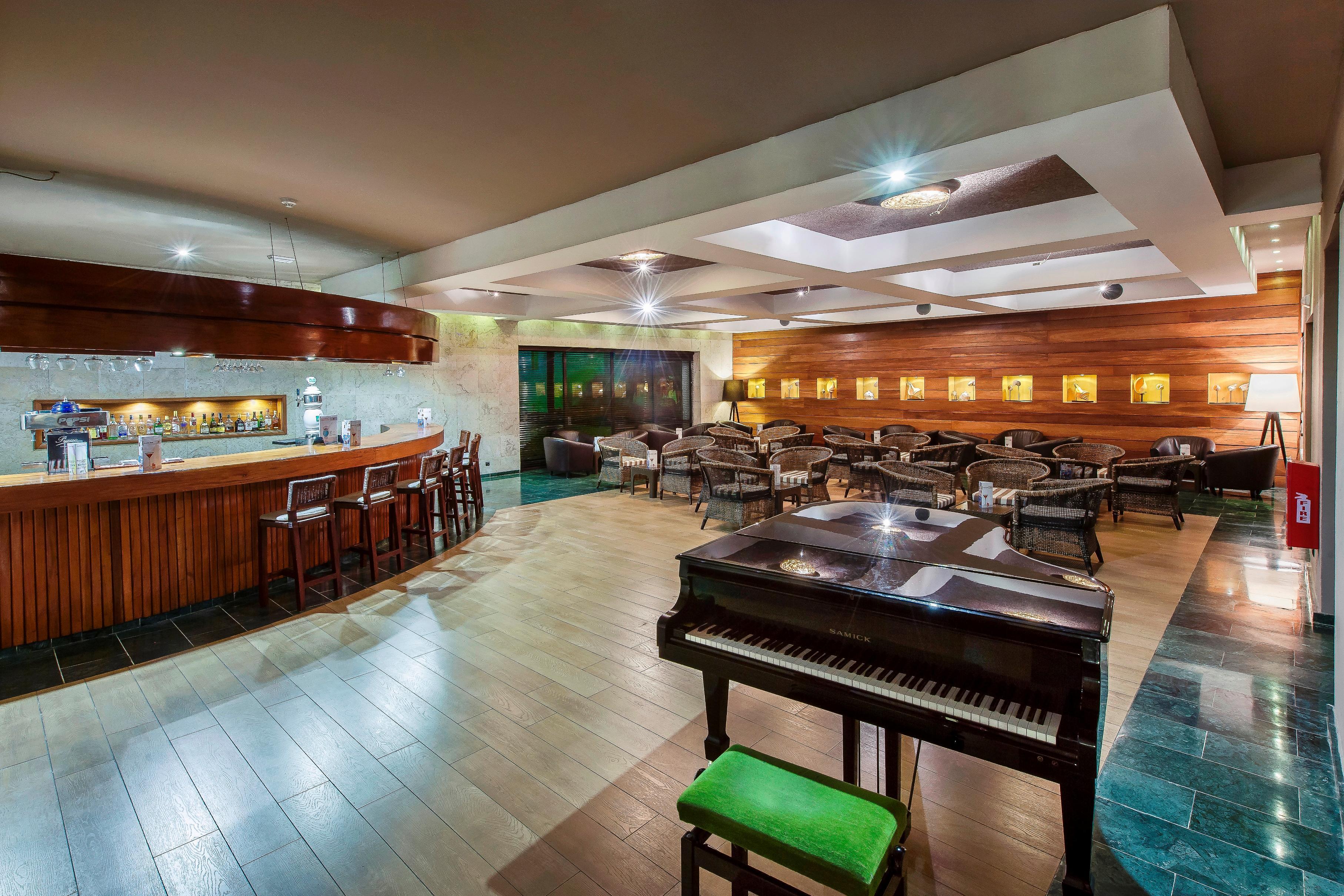 Catalonia Royal Bavaro (Adults Only) Πούντα Κάνα Εξωτερικό φωτογραφία The lounge at the airport