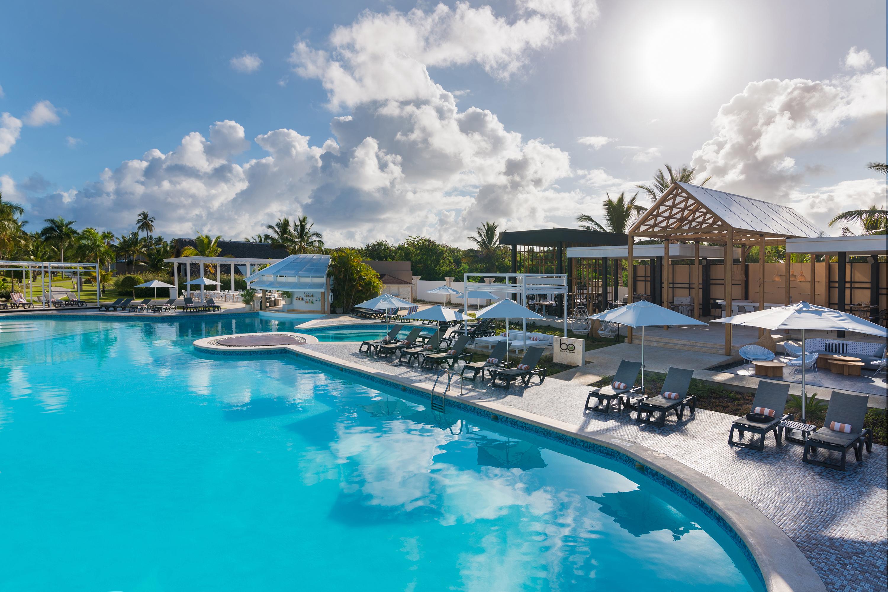 Catalonia Royal Bavaro (Adults Only) Πούντα Κάνα Εξωτερικό φωτογραφία The pool at the Hard Rock Hotel & Casino Punta Cana