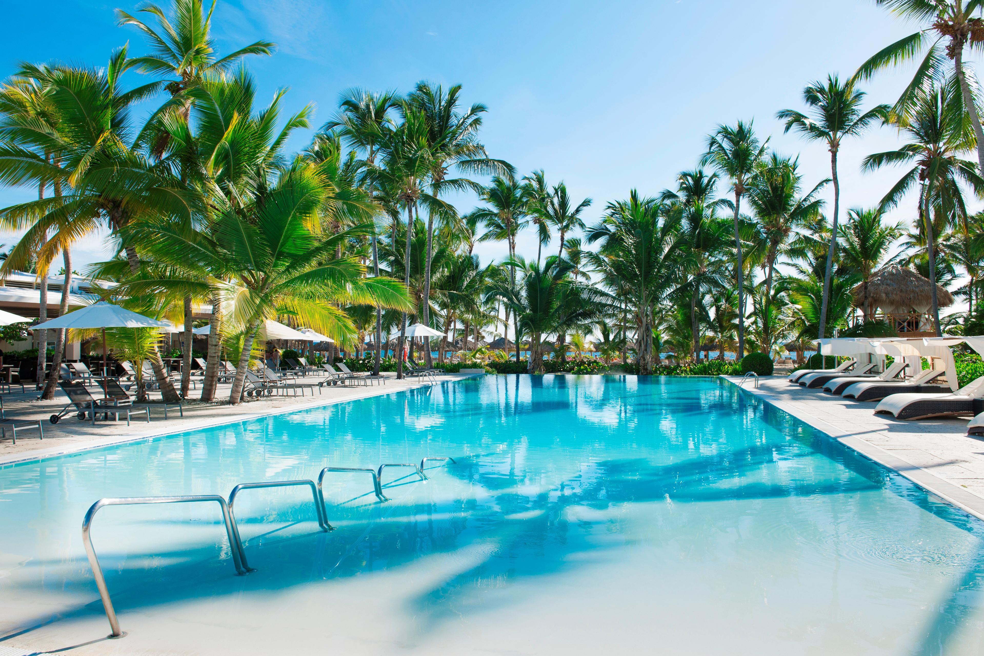 Catalonia Royal Bavaro (Adults Only) Πούντα Κάνα Εξωτερικό φωτογραφία Hard Rock Hotel Riviera Maya