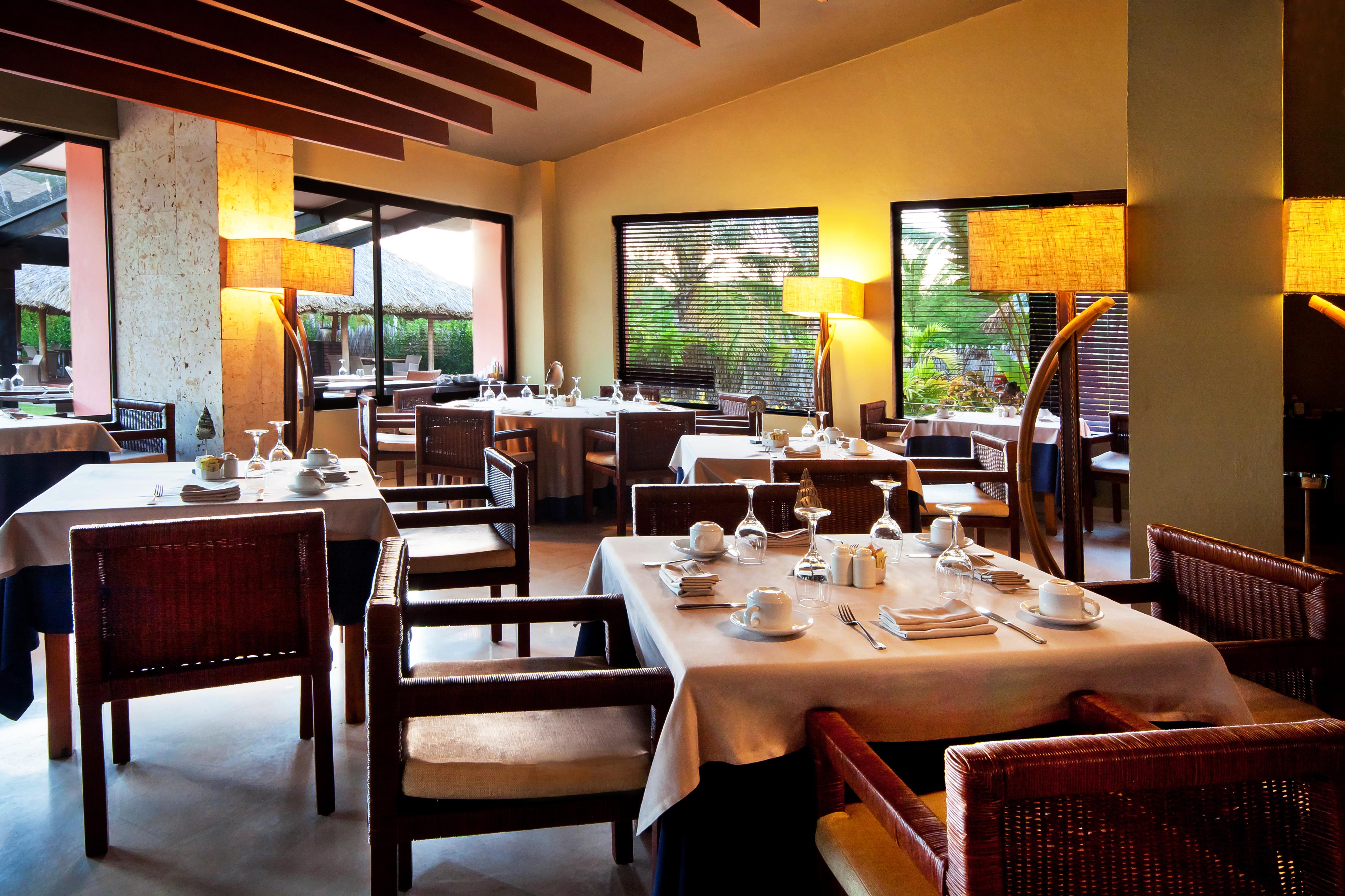 Catalonia Royal Bavaro (Adults Only) Πούντα Κάνα Εξωτερικό φωτογραφία Restaurant at the hotel