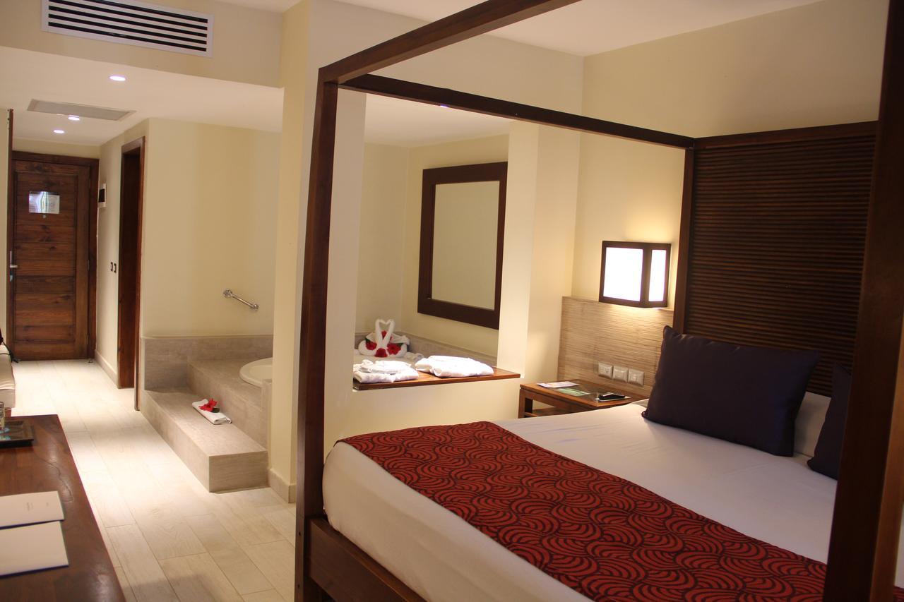 Catalonia Royal Bavaro (Adults Only) Πούντα Κάνα Εξωτερικό φωτογραφία A room at the Hard Rock Hotel