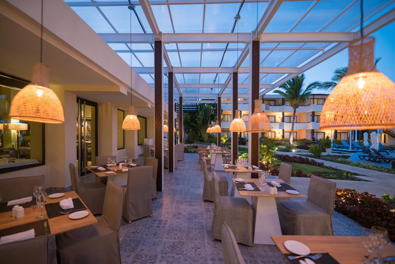 Catalonia Royal Bavaro (Adults Only) Πούντα Κάνα Εξωτερικό φωτογραφία Restaurant at the hotel