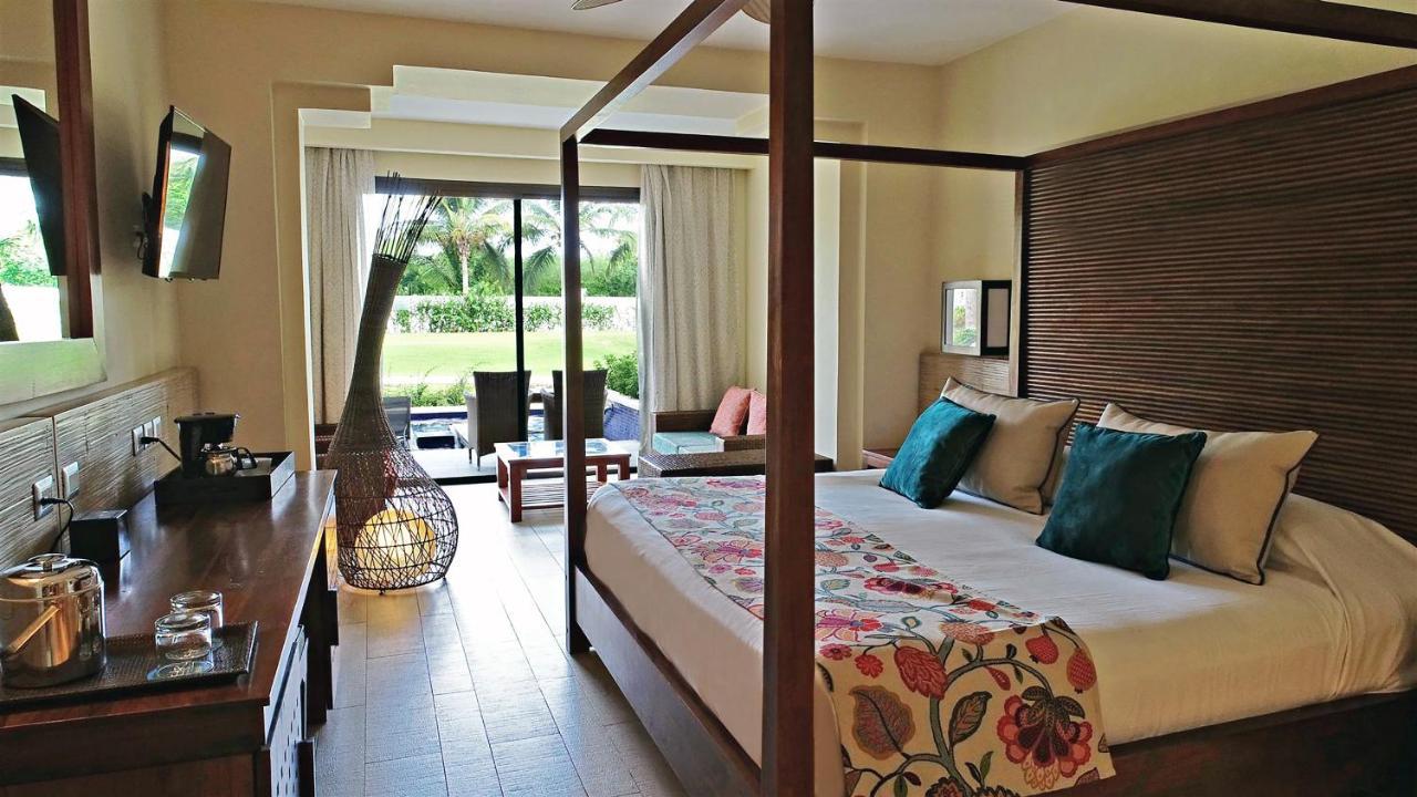 Catalonia Royal Bavaro (Adults Only) Πούντα Κάνα Εξωτερικό φωτογραφία A room at the Hard Rock Hotel
