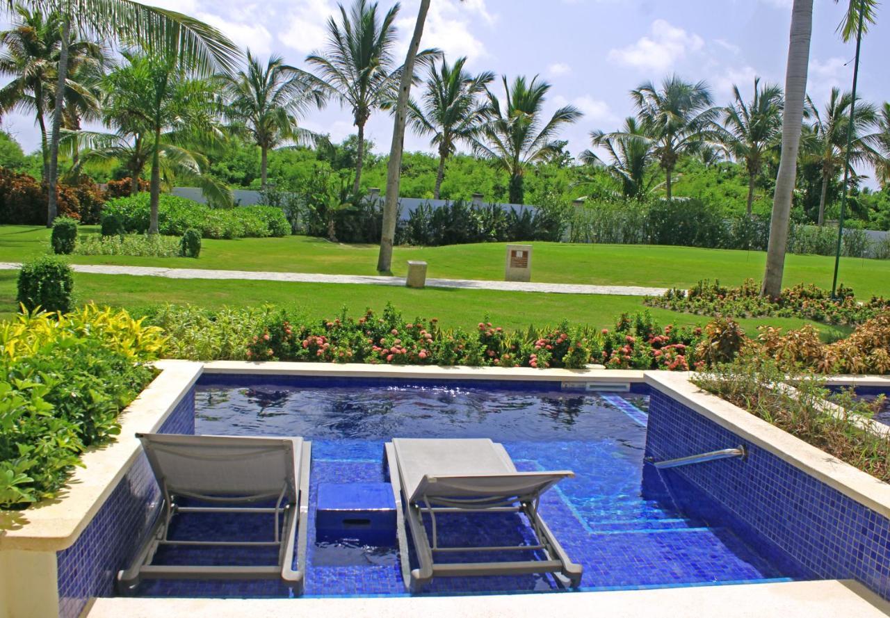 Catalonia Royal Bavaro (Adults Only) Πούντα Κάνα Εξωτερικό φωτογραφία A private pool at the Four Seasons Resort