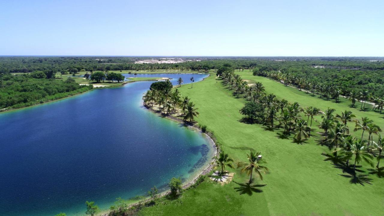 Catalonia Royal Bavaro (Adults Only) Πούντα Κάνα Εξωτερικό φωτογραφία Aerial view of the golf course